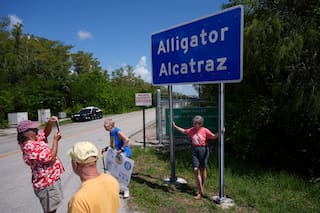 Panel de corte de apelaciones suspende orden de cerrar "Alcatraz de los Caimanes" de Florida
