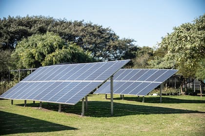 Paneles solares para abastecer el lugar