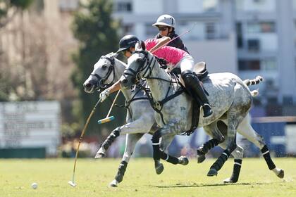 Panelo avanza ante la marca de Cavanagh