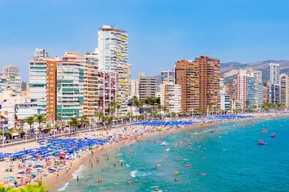 La ciudad puede albergar a unas 400.000 personas, cuando su población fija es de poco más de 74.000