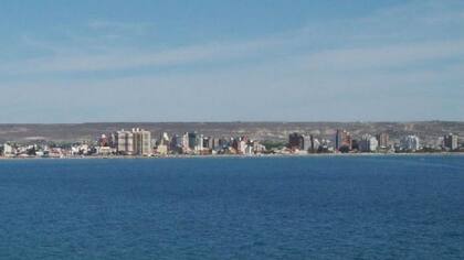 Panorámica desde el mar de la ciudad de Puerto Madryn. Foto: Wikipedia