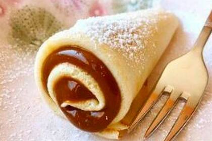 Panqueque relleno con dulce de leche, bien argentino para la hora del té