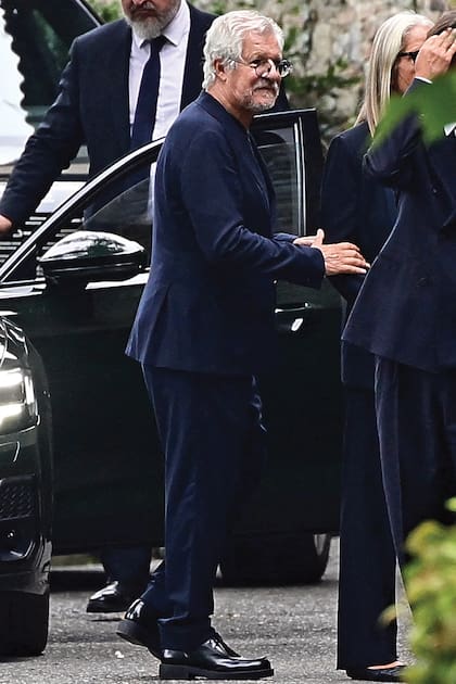 Pantaleo “Leo” Dell’Orco, el compañero de Armani en la vida y los negocios, llega al funeral privado en Rivalta, al norte de Italia