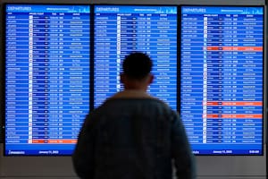 Una falla técnica paralizó los vuelos en EE.UU.: tras horas de demoras y cancelaciones, vuelven a despegar los aviones