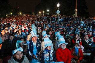 La vida en Modo Mundial:Hablar de nosotros, pasión de multitudes
