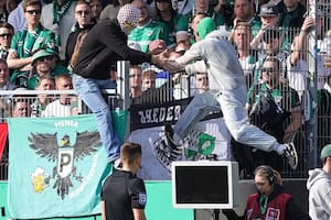 Sabotaje al VAR: en Alemania, dos hinchas arrancaron los cables para que el árbitro no revise una jugada