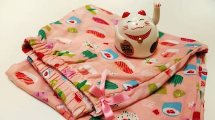 Pantalón de fibrana estampado con motivos aniñados