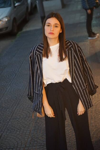 Pantalón y zapatos: Zara Remera: H&M Blazer: Bien de Amores