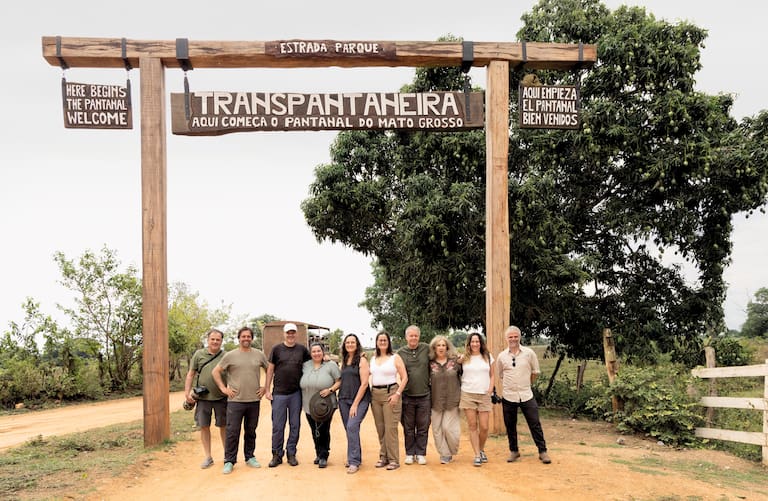 Del bostezo de Oriel a un martín pescador enano, las escenas fascinantes se replican en todo momento; el grupo completo antes de encarar la Transpantaneira; un mono carayá en las alturas