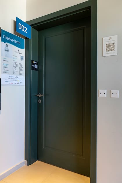 Pantografiada pintada, una puerta que llega con terminación final en tonos de tendencia.