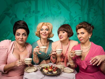 Paola Barrientos, Susana Pampín, Eugenia Guerty y Alejandra Flechner, las señoras actices que desde hace 8 años cumplen el rito de darle vida a estas señoras que se juntan para tomar el té con masitas con mucha crema y enormes frutillas