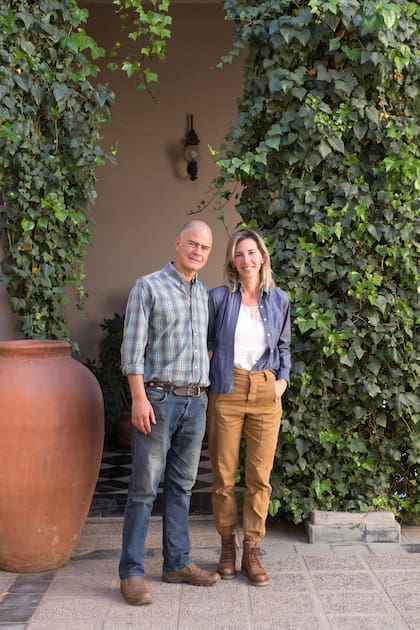 Paola Marcon y Ramiro Trunsky llevan adelante Vieja Posada, un multiespacio que reúne buen descanso, arte y artesanía de calidad, y exquisita gastronomía.