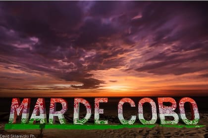 Paola pintó varios murales y locales, así como las letras de del nombre de la ciudad.