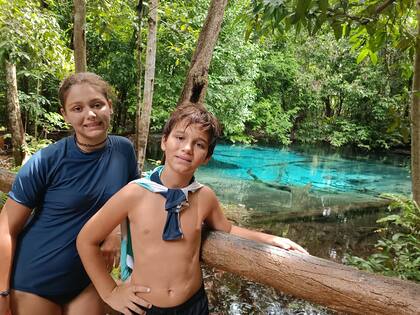 Paola y Sebastián saben que viajar es la mejor escuela, pero entienden que lo más importante de una rutina es que brinda la posibilidad a sus hijos de socializar con sus pares.