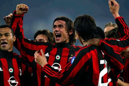 Paolo Maldini, en uno de los tantos momentos de gloria que vivió como jugador de Milan