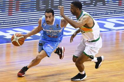 Paolo Quinteros, decisivo en Regatas Corrientes