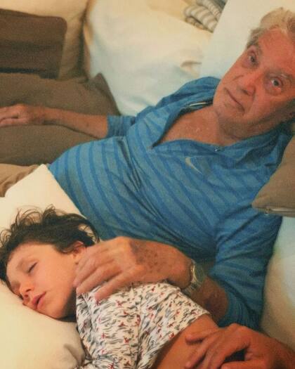 “Papá, el ser más puro, más dulce, más artista, más justo, más modesto que yo conocí. Se va una parte de mí, una parte mía te acompaña. Ayer te cantaba, moviste tus deditos al ritmo de la música, incluso dormido, tocabas el piano”, escribió Julieta Novarro