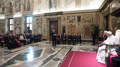 Francisco recibió en audiencia a los miembros de la Fundación Vaticana Joseph Ratzinger para entregarles a tres académicos el Premio Ratzinger 2017