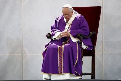 Papa Francisco pontífice visita Nápoles napolitanos mafia Gomorra
