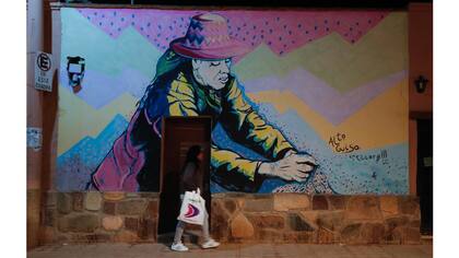 Papa, llama, picante de pollo y chicharrón, en guisos de altura