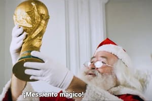 Papá Noel, con la Copa del Mundo: el video que la selección argentina publicó para celebrar dos años de la conquista en Qatar