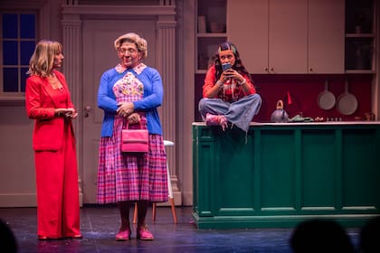 Papá por siempre es la versión teatral de la icónica película Mrs. Doubtfire se estrenó en el Teatro Liceo, el 16 de enero del 2026