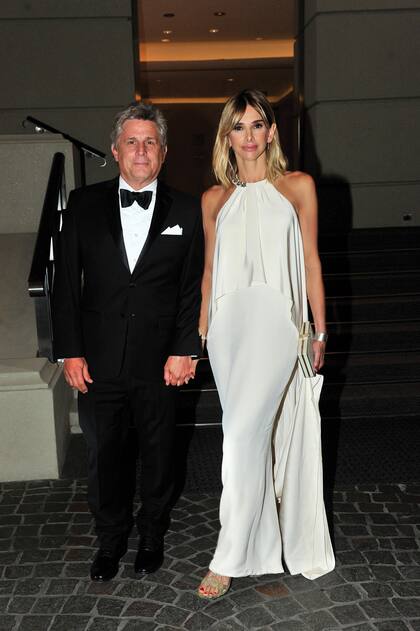 Pappo Roca y Vicky Fariña (llevó un vestido con apliques joya y capa de Monique Lhuillier, y zapatos Stuart Weitzman).