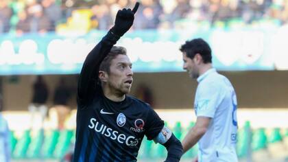 Papu Gómez, dos goles y una cinta de capitán más que especial