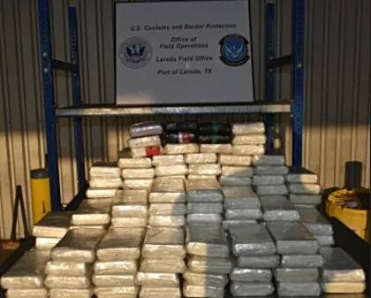 Paquetes que contenían cocaína fueron incautados por oficiales de la CBP en puerto de entrada de Laredo, Texas