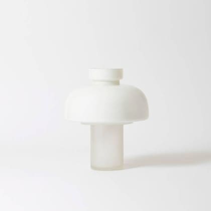 Par de lámparas de mesa Hongo, manufactura argentina, Cristalería Querandí en vidrio opalino