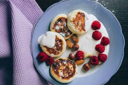 Para acompañar el yogur hasta como un snack saludable, estas son las mejores maneras de consumirla