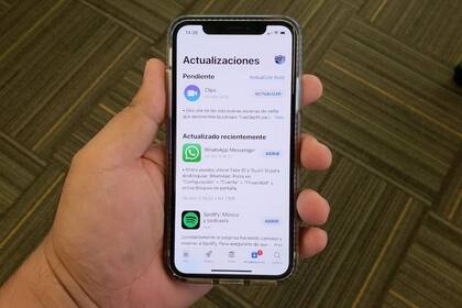 Para activar la función de bloqueo con Face ID o Touch ID hay que actualizar WhatsApp a la versión 2.19.20 en teléfonos iPhone