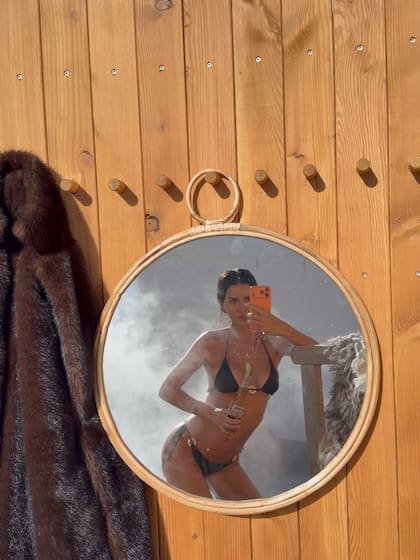 Para afontar las bajas temperaturas, Nara también dispuso de un jaccuzzi climatizado al aire libre (Foto: Instagram @zaira.nara)