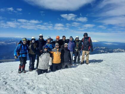 Para algunos desafíos extremos, como hacer cumbre en el Lanin, se requiere reserva previa ya que pese a la pandemia convocan a decenas de personas interesadas