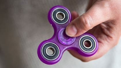 Para algunos educadores el fidget spinner se ha vuelto insoportable. 