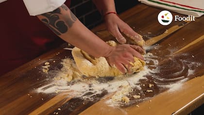 Para amasar, se utiliza la palma de la mano