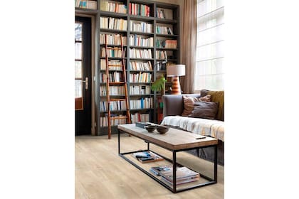 Para aprovechar los techos altos: una biblioteca de piso a techo