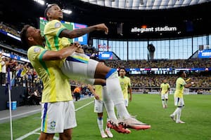 En cuatro minutos: Brasil pasó de un penal errado al mejor gol del torneo (y Paraguay lo ayuda bastante)