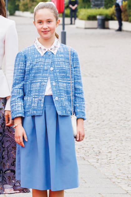 Para asistir a uno de los eventos que se realizaron en Dinamarca en el marco de Jubileo de Oro de la Reina Margarita II, que se celebró en 2022, la princesa Josephine estrenó un saco de tweed que llevaba la firma de la casa italiana Prada