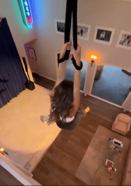 Para bajar de un piso al otro de la casa, la mujer utilizó una soga