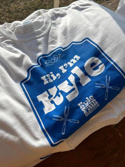 Para batir el récord, se identificó a los Kyle con una remera y un número de orden