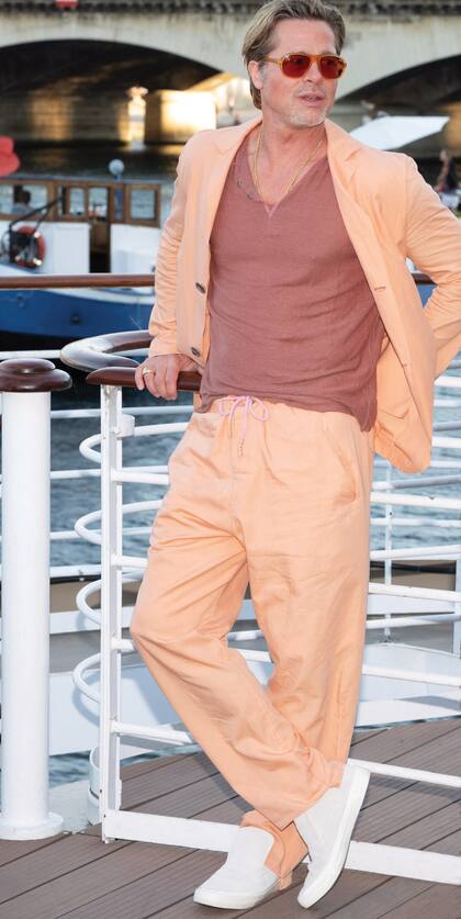 Para Berlín, optó por un pantalón holgado con cintura acordonada y zapatillas tipo náuticas.