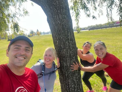 Para cada uno de los corredores es fundamental el que está al lado, que no necesariamente tiene sus mismas características ni igual estado físico, pero uno apoya al otro y eso crea una especial conexión