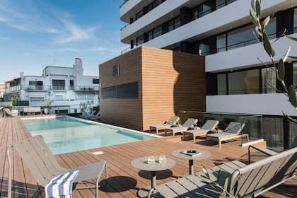 Para calcular el valor por metro cuadrado de una propiedad, no es lo mismo una unidad que incluye terrazas, amenities o cocheras, que otra sin esos extras.