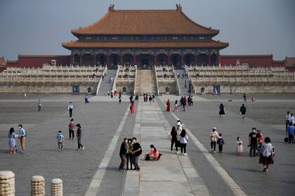 Para celebrar del Día del Trabajador,los chinos visitan la Ciudad Prohibida