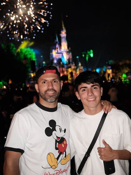 Para cerrar el día en Magic Kingdom disfrutaron del show de luces y fuegos artificiales (Foto: Instagram @kunaguero)