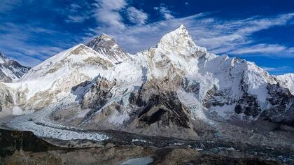 Para China, la cumbre del Everest, que comparte con Nepal a 8.848 metros de altura, representa un riesgo sanitario