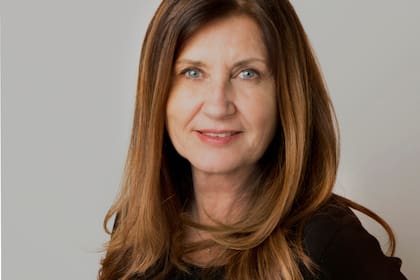 Para Clara Ibarguren, la ventaja fundacional de dressit.com es que muestra las prendas con equipos armados que facilitan la creación de tu outfit