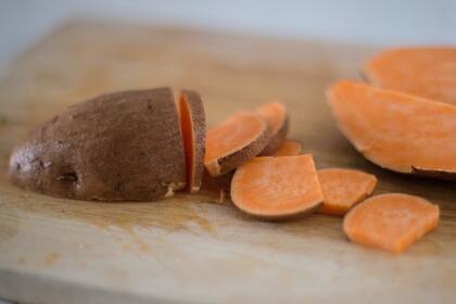 Para conservarlas, requieren de un lugar oscuro, libre de humedad y de temperaturas extremas. No no se guardan en la heladera.