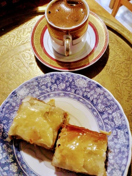 Para coronar esta visita a la tradición culinaria árabe, nada mejor que un Baklava con un exquisito café.